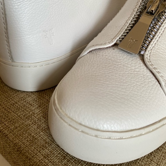 Frye- Lena Zip Sneaker- 7.5 (recommended for 7) - Picture 5 of 15